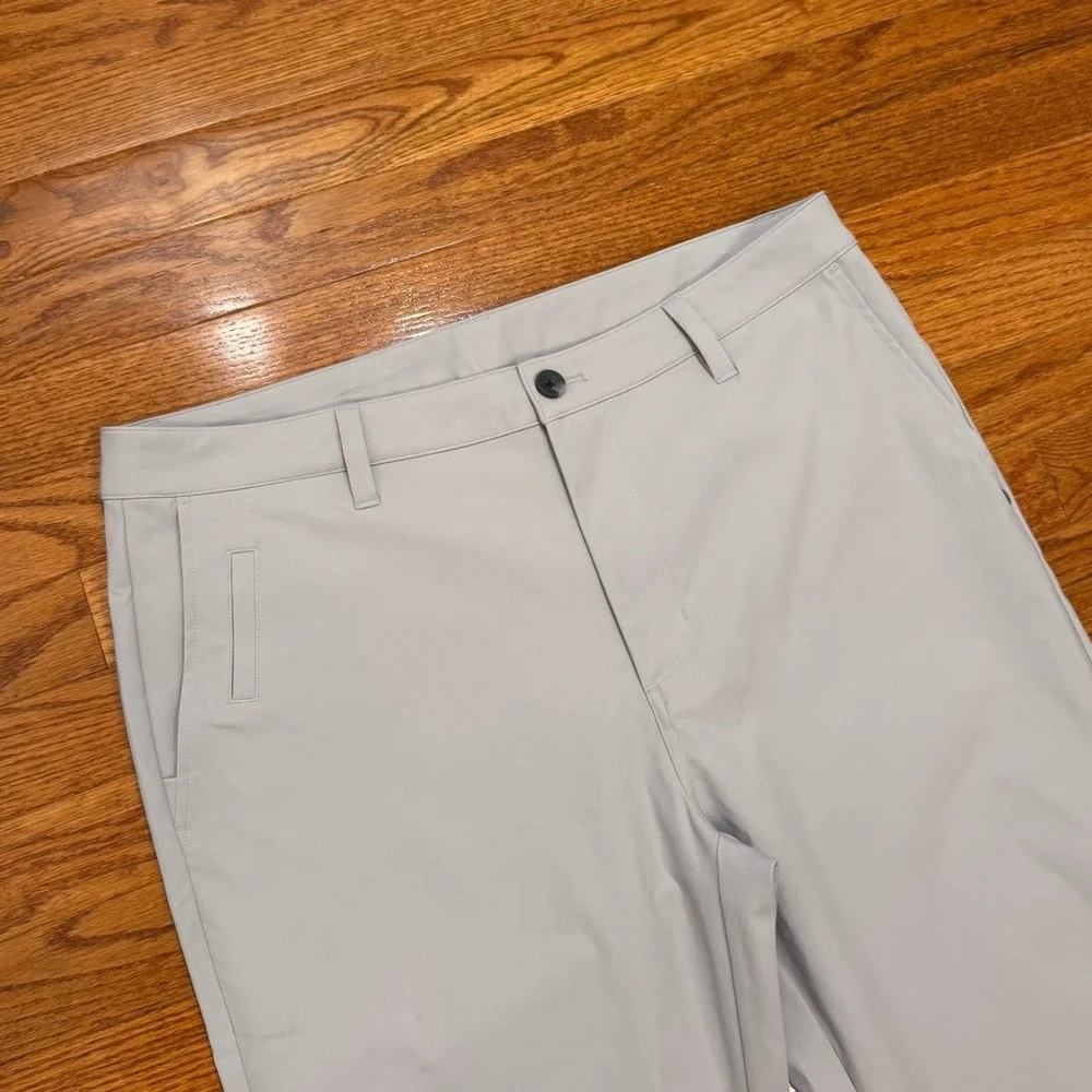 Vuori Cascade Tech Chino Pants Mens 34x31 Light Grey Performance Golf V427